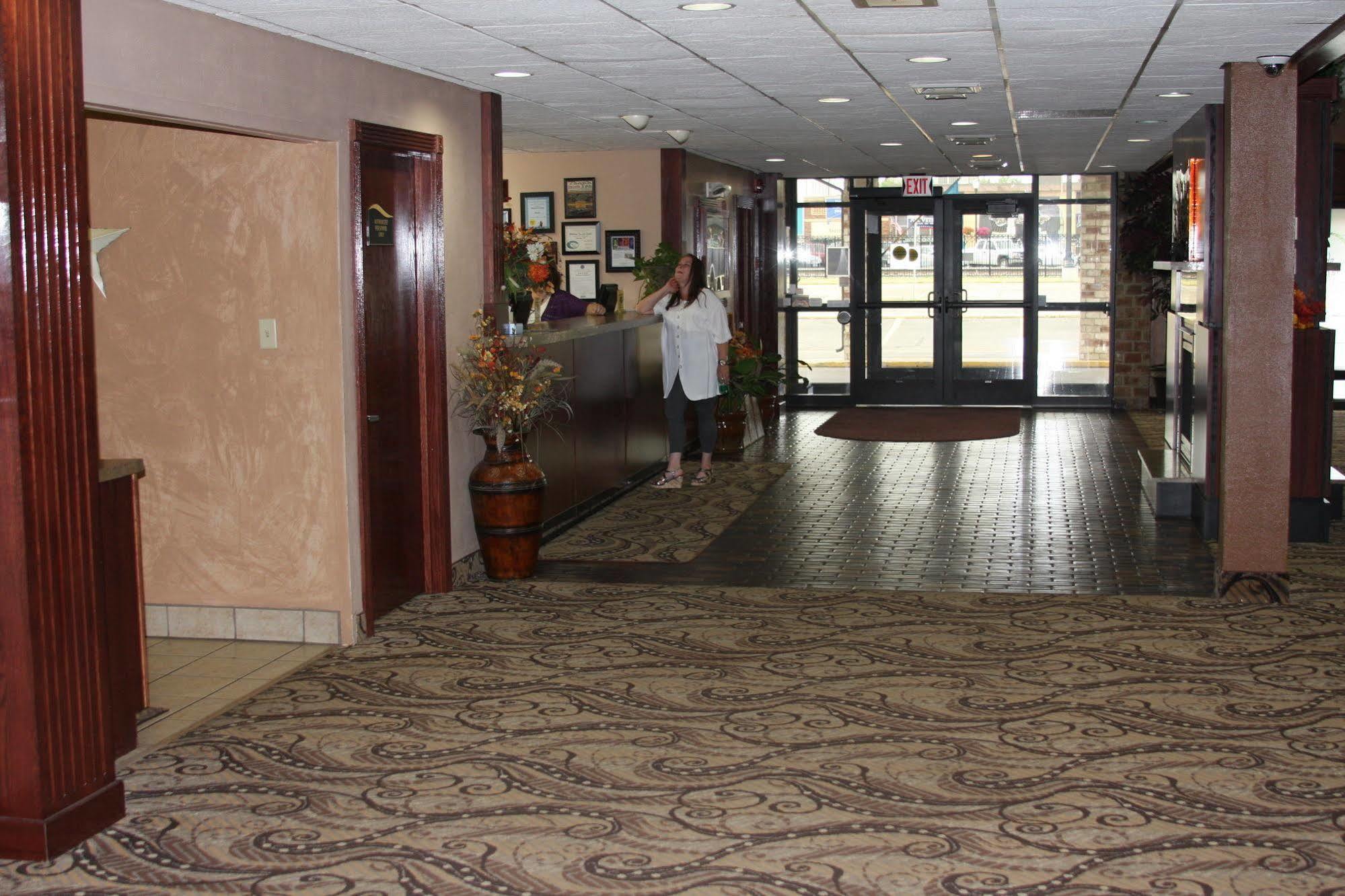 Gladstone Inn And Suites Jamestown Zewnętrze zdjęcie
